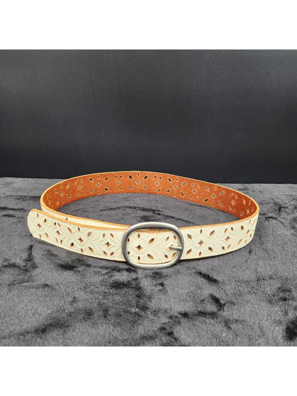 Fossil Floral Perforated Leather Belt Small White Boho Festival Coastal Cowgirl